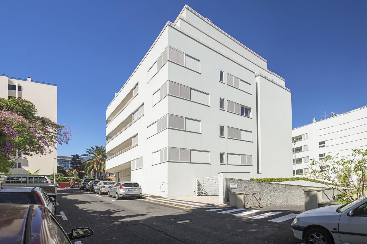 Jasmineiro Iii By An Island Apartment